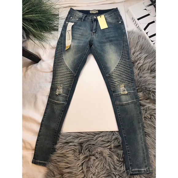 Blue Jeans - Picture 3 of 6